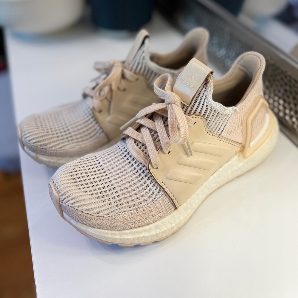 Adidas Ultraboosts Size 36 / Women’s 6 Cream & White